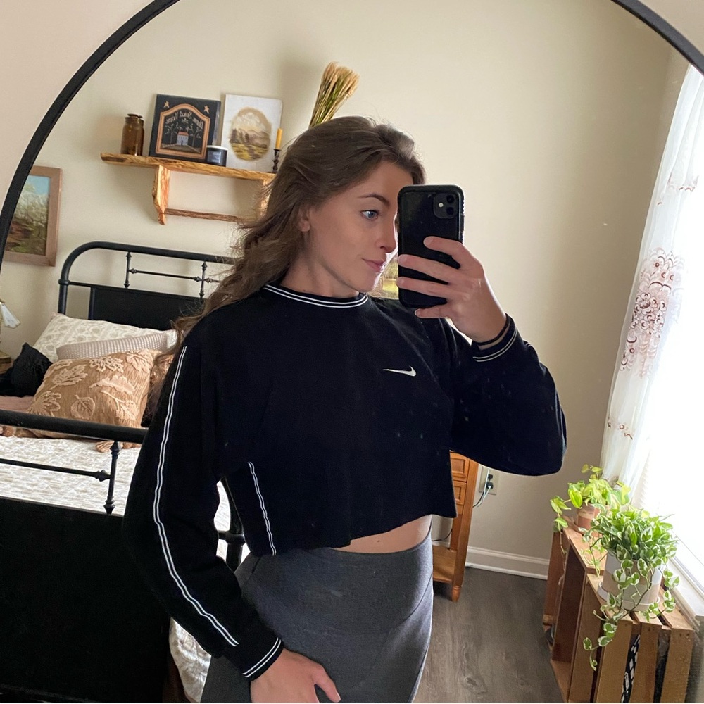 Nike Vintage Cropped Fitted Black Thermal Sweater Sweatshirt — Women’s L